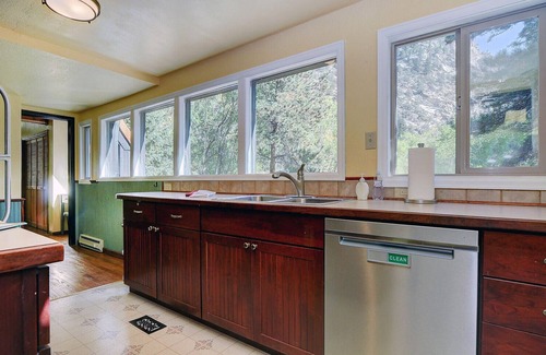 Buena Vista House | Cedar Lodge - private and spacious home - enjoy a cozy fire!