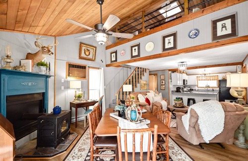 The Woods House | Cedar Loft at The Woods-Vintage Chic Cabin Retreat with Amenities Access