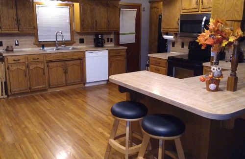 Ponce De Leon Cabin | Cedar Log Cabin home on wooded bluff nestled between Springfield and Branson