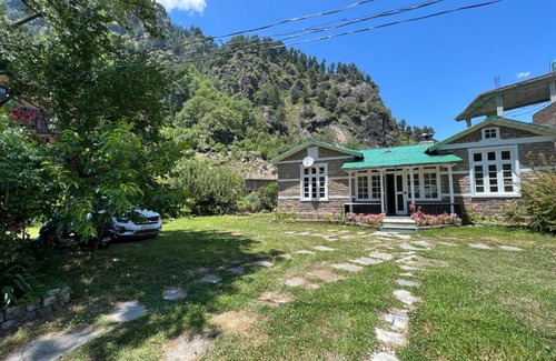 Manali Villa | Cedar Manor
