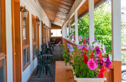 East Kootenay Hotel | Cedar Motel