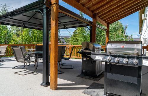 East Kootenay Hotel | Cedar Motel