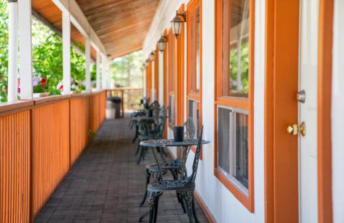 East Kootenay Hotel | Cedar Motel