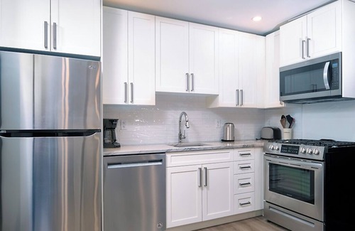 Rossland Apartment | Cedar Nook: Cozy, Modern Retreat Minutes from Red Mountain Resort