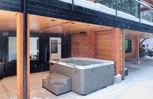 Rossland Apartment | Cedar Nook: Cozy, Modern Retreat Minutes from Red Mountain Resort