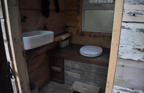 Lake Cowichan RV Rental | Cedar Palace
