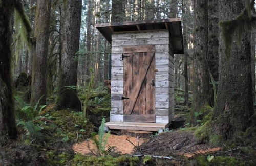Lake Cowichan RV Rental | Cedar Palace