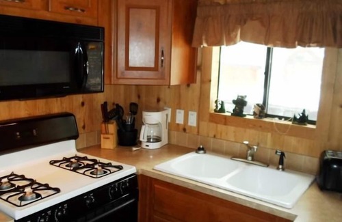 Tahoe Valley Cabin | Cedar Pines Resort