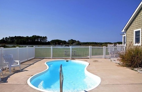 Woolford Cottage | Cedar Point 6.5 Acre Waterfront Family Retreat With Pool And Sandy Beach!
