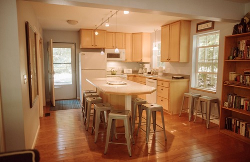 Pentwater Cottage | Cedar Point Cottage- Perfect Lake Michigan Retreat