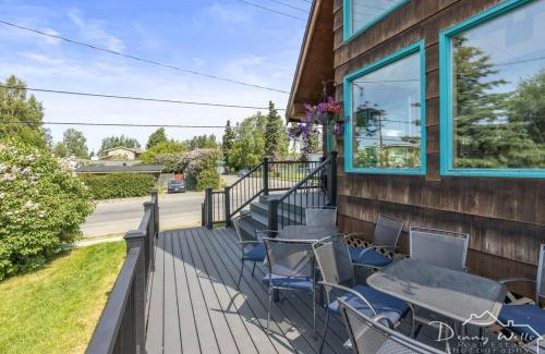 South Addition Apartment | Cedar Retreat; Downtown/trails/Westchester Lagoon