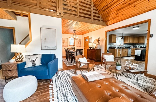 Harrison House | Cedar River Home-Pet Friendly!