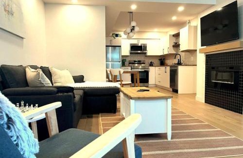 Victoria Apartment | Cedar & Sage Suite - Kitchen & Comfort