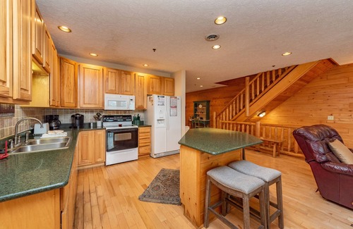 McHenry House | Cedar shores Villa #16: Lake Access, Hot Tub, Fireplaces, Game Tables!