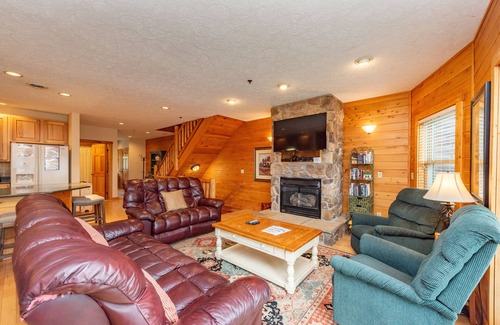 McHenry House | Cedar shores Villa #16: Lake Access, Hot Tub, Fireplaces, Game Tables!