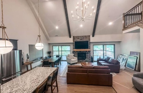 Branson Cabin | Cedar & Sky—Ozarks Hideaway