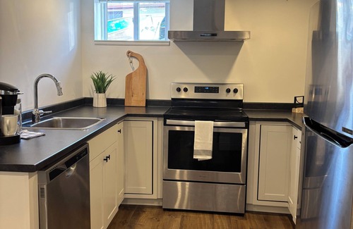 Bowmanville Apartment | Cedar Suite -Walking distance to cafés w/full kitchen, laundry & outdoor dining