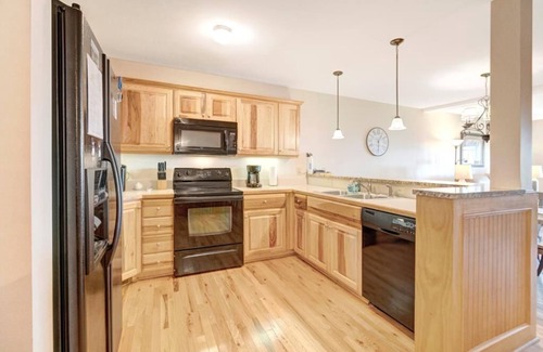 Banner Elk Condo | Cedar Woods RH2- Mountain View, 3 King Beds, Gated Resort, Indoor/Outdoor Pools and Hot Tub, Fitn.