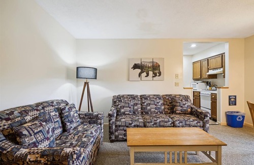 West Bridgewater Apartment | Cedarbrook Deluxe 1 bedroom Queen Suite with outdoor heated pool 102