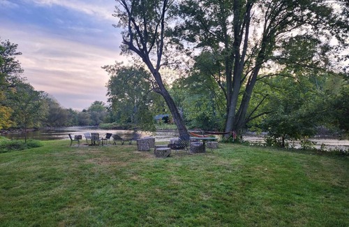 Mequon Cottage | Cedarburg Mequon River retreatnn