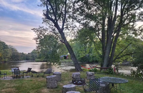 Mequon Cottage | Cedarburg Mequon River retreatnn