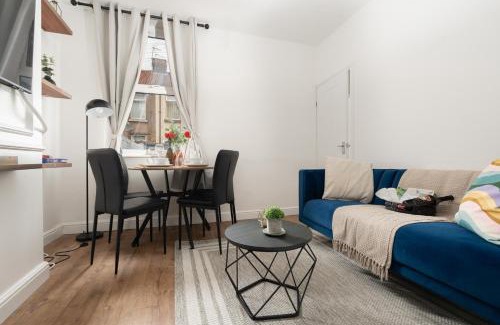 Liverpool Apartment | Cedarhomes - Brand New 5bed house - Near LFC & EFC
