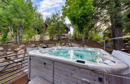 Olympic Valley House | Cedars at Palisades by AvantStay Hot Tub Resort Access and Mountain Views