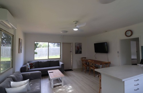Mallacoota Apartment | Cedric Cottage, 1B Cedric Court