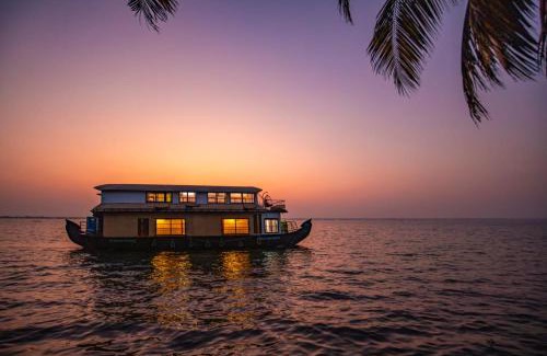 Alappuzha Boat Rental | Cee Pee Houseboats