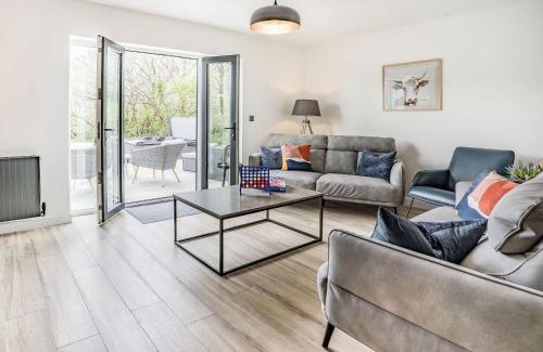 New Moat House | Cefn Gelli