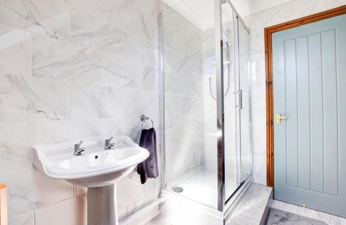 Pontypridd Apartment | Cefn Lee