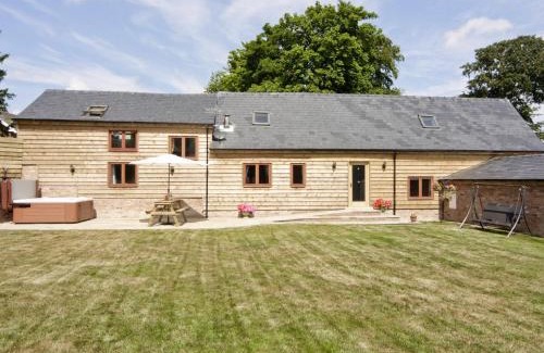 Newtown House | Cefnaire Isaf
