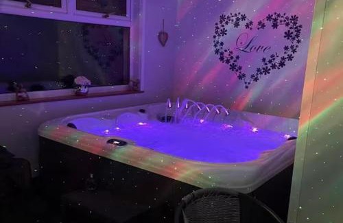 Shotts House | Celebrating or Relaxing 5-star farm stay with spa and more!
