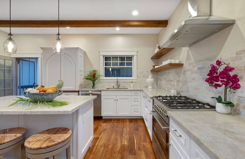 Napili House | Celebrity Home Across the Street From Beach! Pool With Slide, Pickleball, Gym!