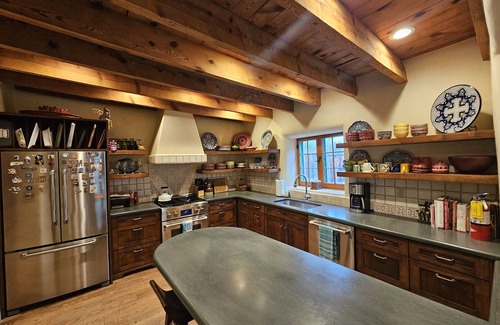 Taos House | Celia -walk to town -Mini Split AC Units in each bedroom-Hot Tub