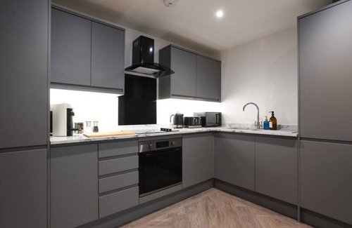 Portsmouth Apartment | Cell Block 8 | Prison Flat | Sleeps 7 | with Parking