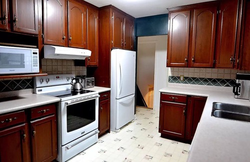 Historic Old Town House | Cellar House NOTL - Entire Home in the Heart of Niagara-on-the-Lake