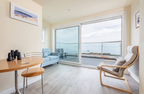 Cellardyke House | Cellardyke 3-Bed House, Sleeps 6 with Sea Terrace