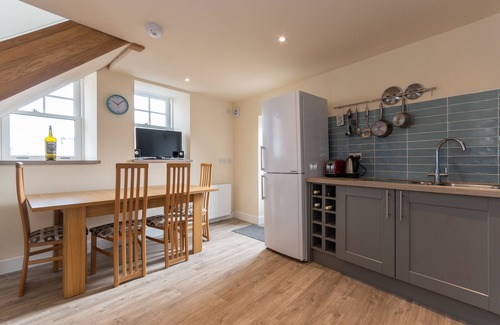 Cellardyke House | Cellardyke 3-Bed House, Sleeps 6 with Sea Terrace