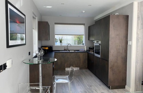 Kinsale Cabin | Celtic Lodge - Kinsale pet-friendly gem with EV charger