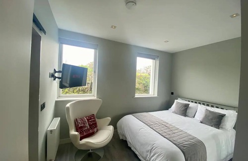 Kinsale Cabin | Celtic Lodge - Kinsale pet-friendly gem with EV charger