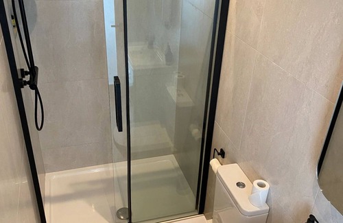 Kinsale Cabin | Celtic Lodge - Kinsale pet-friendly gem with EV charger