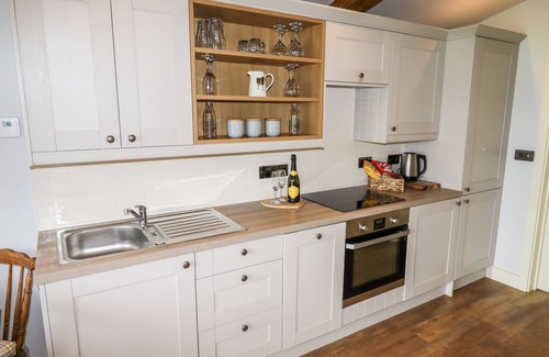 Ruthin Cottage | CELYN, romantic, character holiday cottage in Cyffylliog
