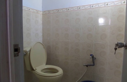 Tengger Caldera House | Cemara Lawang Homestay, bedroom sharing bathroom1