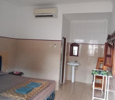 Downtown Kuta House | Cempaka 2 Homestay