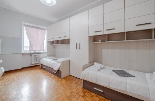 Cenisia Apartment | Cenisia Roomy Apt x6- with Balcony