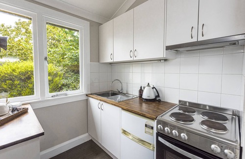 Bowral Cottage | Centennial Cottage 2 Botanica - walk to town
