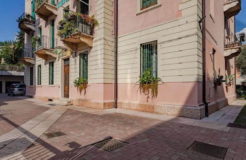 Borgo Trento Apartment | [Center] Elegant apartment with private parking - 7 guests