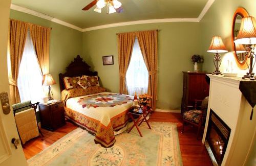 Lochmere Bed & Breakfast | Center Harbor Sutton House B & B