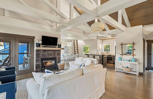 Smithville House | Center Hill Lake House with Lake Views/Access & Pool